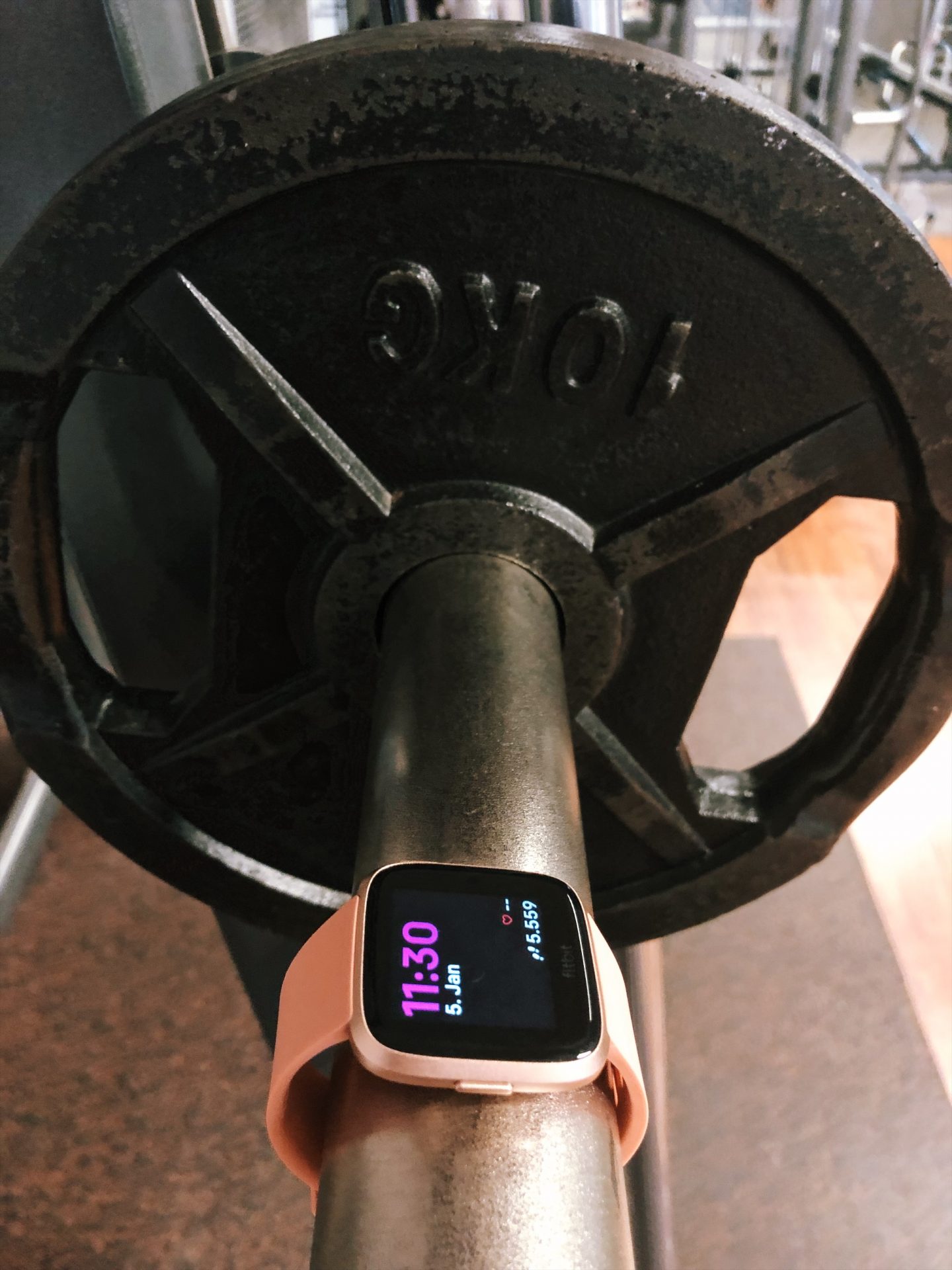 Fitbit Versa - persönliche Erfahrungen und Test mit der Smartwatch. Mehr Sport im Alltag durch Fitnesstracker für Frauen Ü40 Ü50.